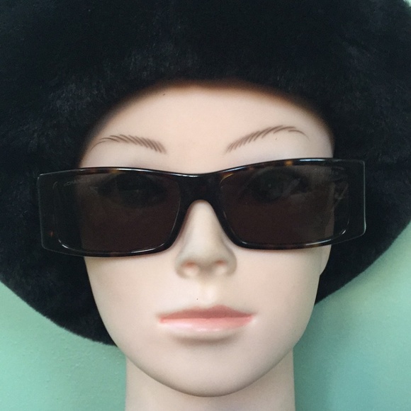 CHANEL Sunglasses - Picture 3 of 9